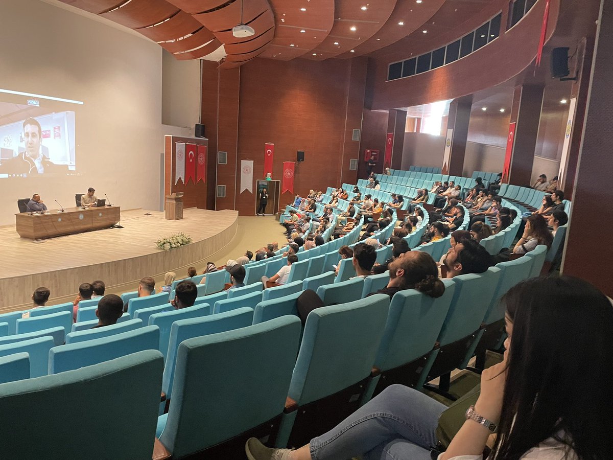 Sanliurfa_KYGM's tweet photo. Genç Girişimciler Zirvesi👷‍♀️👷 
Programımız Başladı.✅🤗⏳
Alanında bir çok başarı elde etmiş 
🧑‍💼Dr.Oguzhan Aygören ve 👨‍💼Emrah İnanç 
Tecrübelerini gençler aktardı. https://t.co/hndivDJCFT