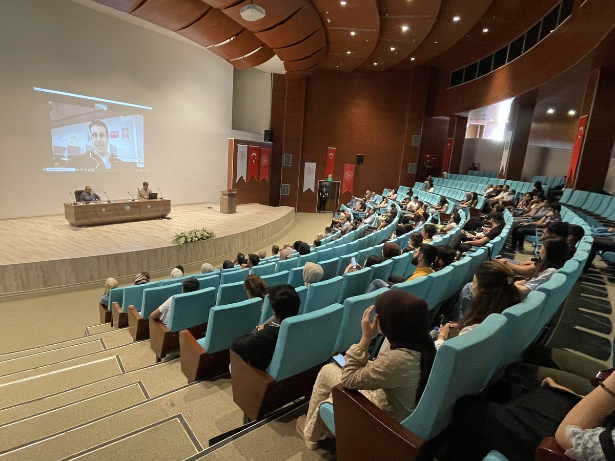 Sanliurfa_KYGM's tweet photo. Genç Girişimciler Zirvesi👷‍♀️👷 
Programımız Başladı.✅🤗⏳
Alanında bir çok başarı elde etmiş 
🧑‍💼Dr.Oguzhan Aygören ve 👨‍💼Emrah İnanç 
Tecrübelerini gençler aktardı. https://t.co/hndivDJCFT