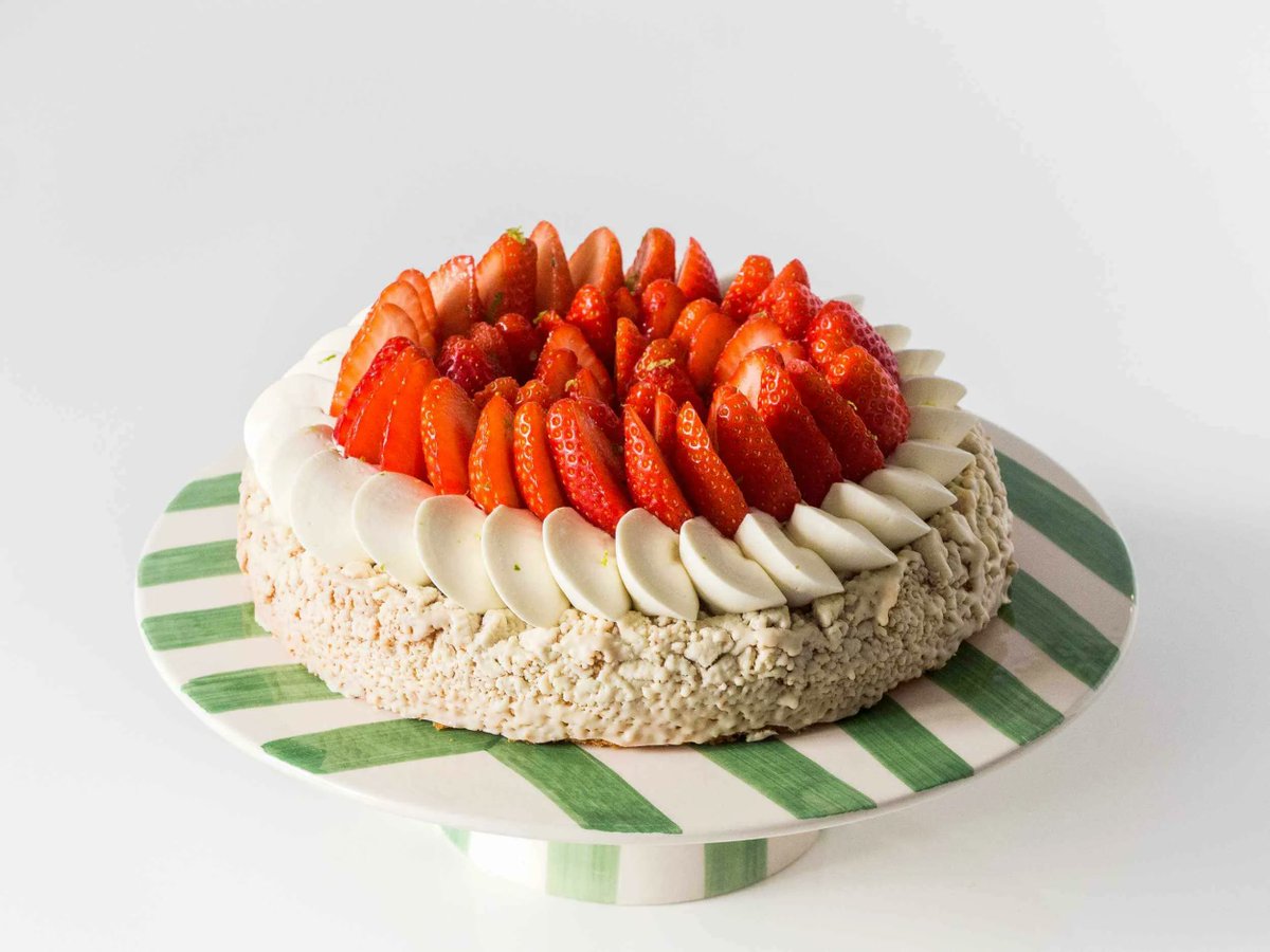 🍫🍓🍰🍋🍃Si on vous montre ces émojis, réussirez-vous à recomposer l’Entremets Printemps à Kyoto ? Pour le découvrir, rendez-vous sur notre site. À déguster ce samedi.
nicolas-bernarde.com/folies-de-la-s…

#PâtisserieDuSamedi #fraise #yuzu #basilic