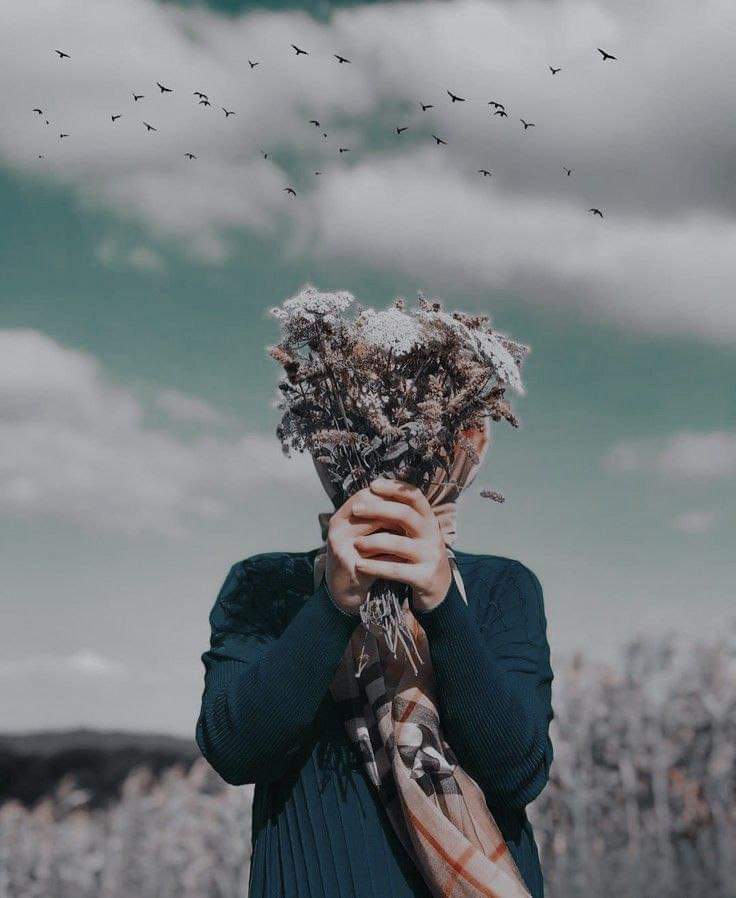 أسوأ انسان في الدنيا الذي يأذيك و يتعامل معك كأنك أنت الذي أذيته."