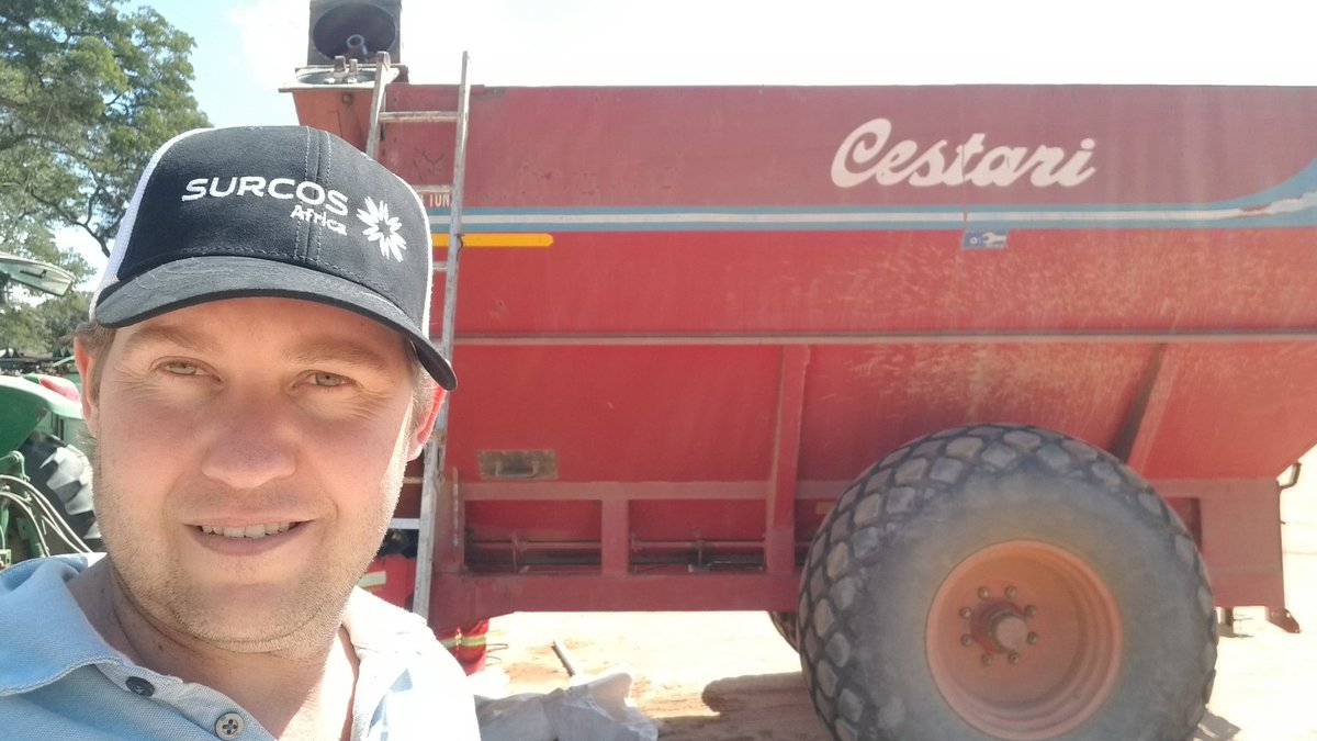 Recorriendo campos x #Zambia junto con #JV de <a href="/surcos_/">Surcos</a> y el distribuidor local dando a conocer los productos con #nanotecnologia nos encontramos  con una tolva <a href="/CestariTolvas/">Industrias Cestari</a>...
...#ARGENTINA 
#TransferenciaTecnologia 
@KnowHow