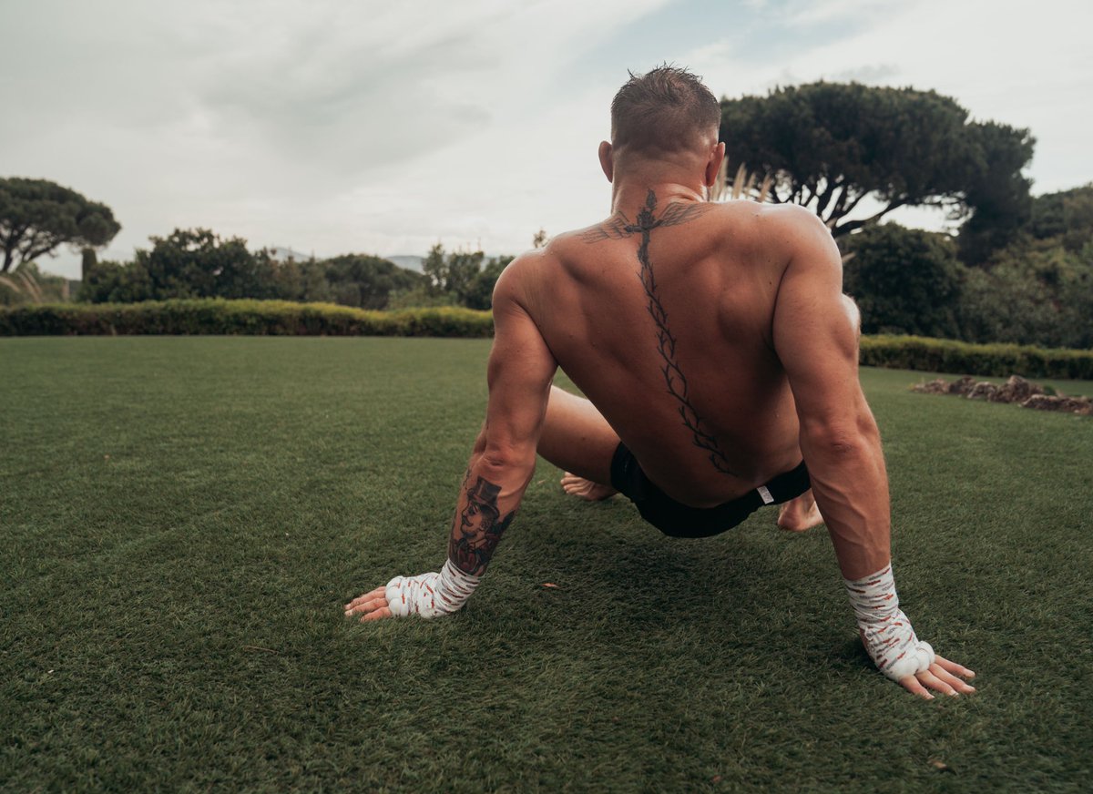 TheNotoriousMMA's tweet photo. https://t.co/DutZSh6Wyr