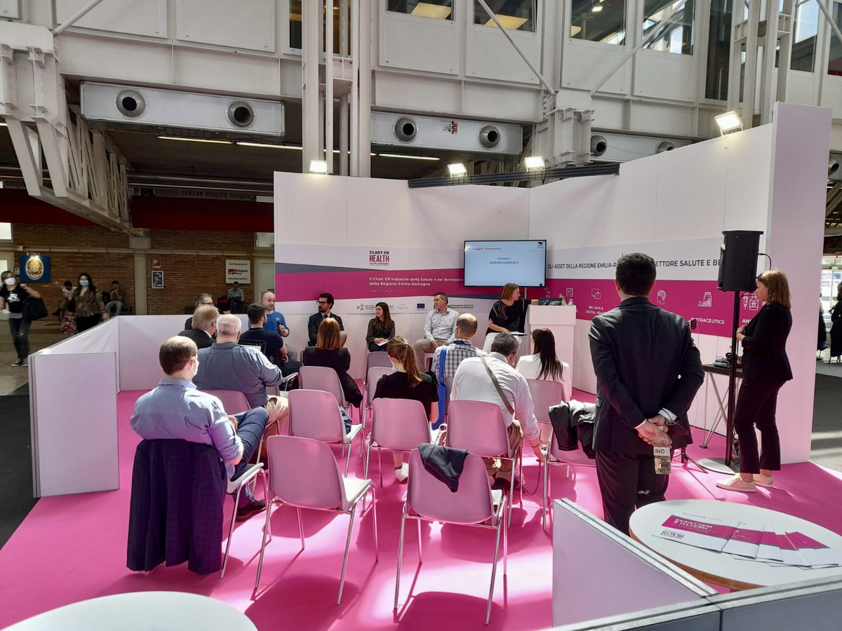 Vitaever's tweet photo. Dopo anni di restrizioni, abbiamo partecipato ad @Exposanita per scoprire il futuro. #Vitaever #11maggio https://t.co/LLCzdkRkCC