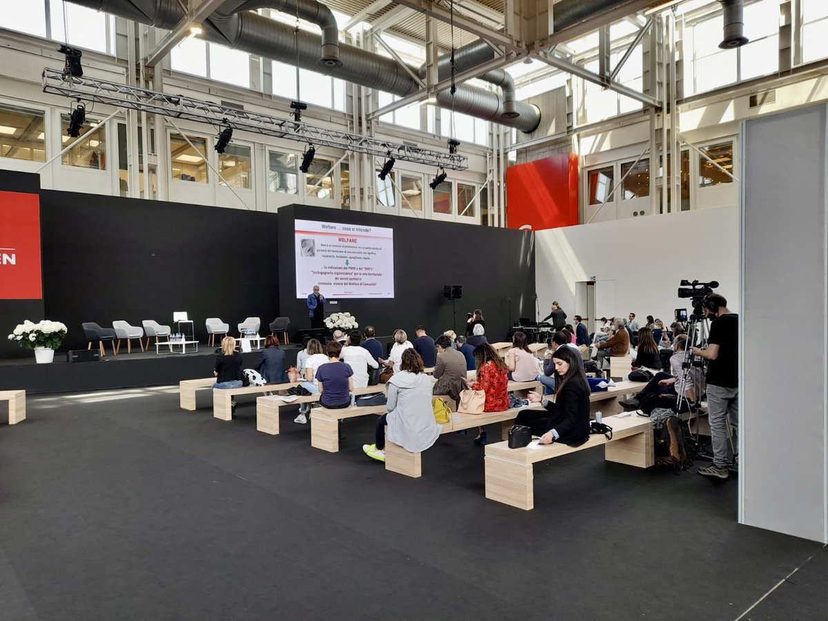Vitaever's tweet photo. Dopo anni di restrizioni, abbiamo partecipato ad @Exposanita per scoprire il futuro. #Vitaever #11maggio https://t.co/LLCzdkRkCC