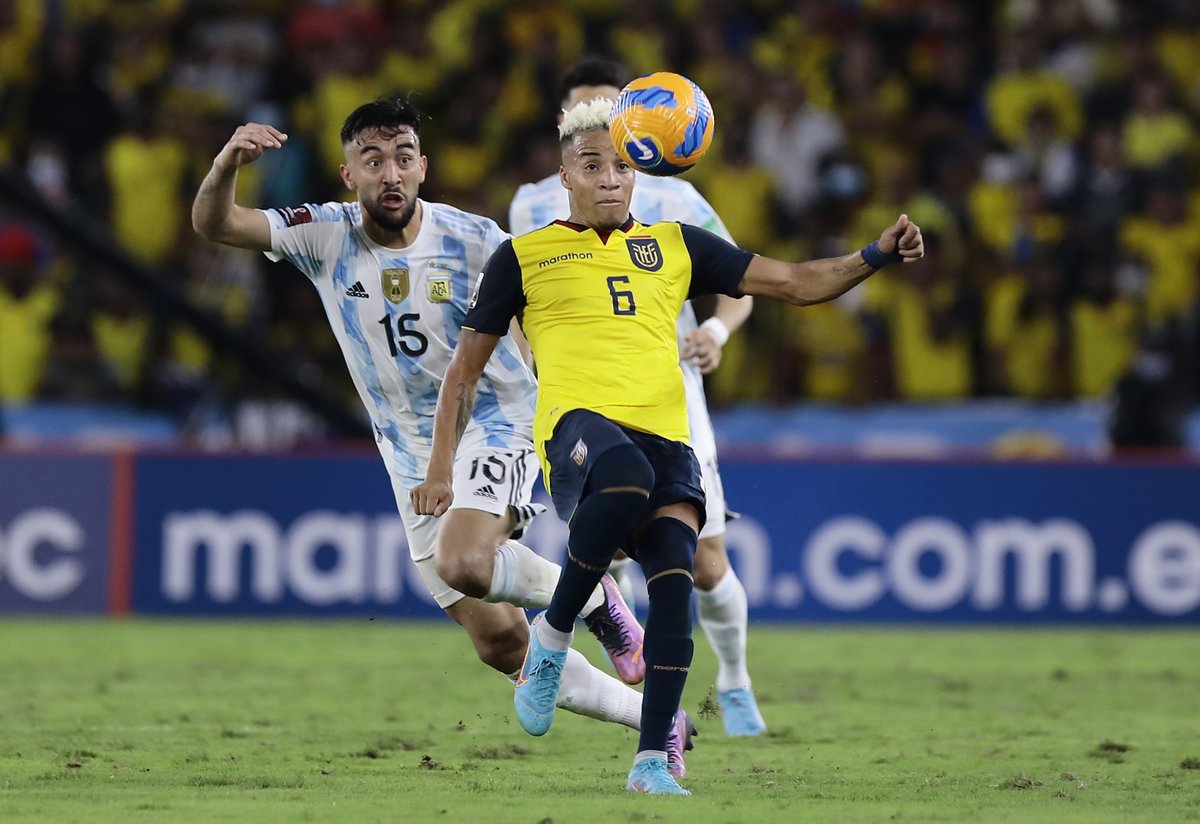 beINSPORTSNews's tweet photo. 🚨الاتحاد الدولي لكرة القدم @FIFAcom يقرر النظر في شكوى الاتحاد التشيلي بعدم أهلية مشاركة لاعب الإكوادور 🇪🇨 بايرون كاستيو في تصفيات كأس العالم 

⬅️الاتحاد التشيلي يستند في شكواه على مستندات تشير إلى أن كاستيو كولومبي 🇨🇴 الجنسية وليس إكوادوري https://t.co/0fOLhWK6Pp