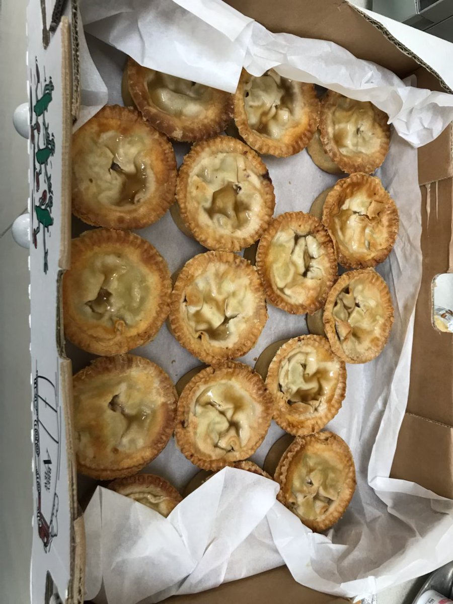 GinaWils2106's tweet photo. Pie at half time! #nicbee13 #PennineCareNHS https://t.co/tyghLhzkxX
