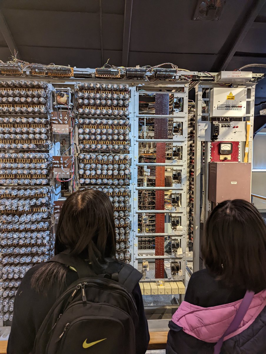 CompSci_WHS's tweet image. And to round it off... A chance to see Colossus running! Thank you for a brilliant day @tnmoc! @WimbledonHigh