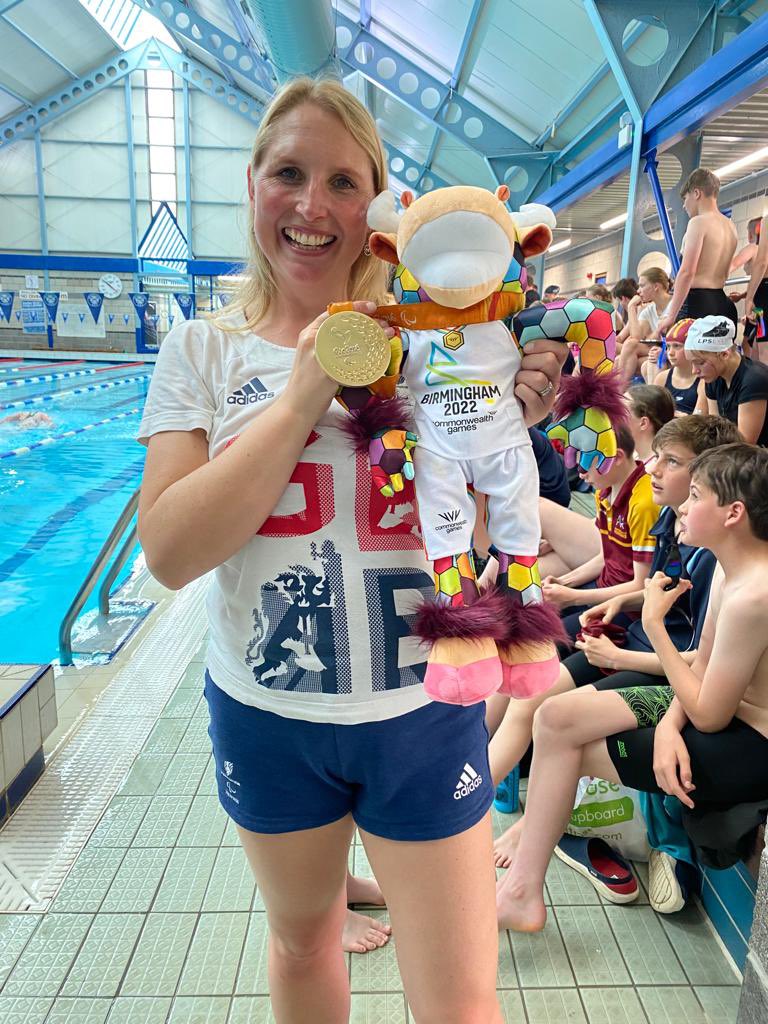 Today we had our @steph_millward Wiltshire and Swindon School Games Swimming Gala! Perry the @birminghamcg22 mascot had a great time watching all the races! Well done all schools who took part! #PoseWithPerry #WiltsSG @YourSchoolGames