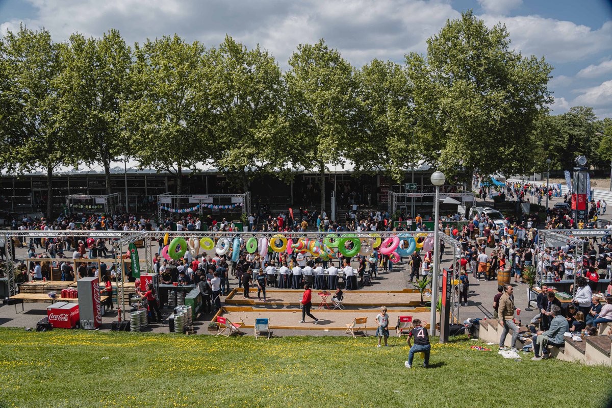 Barbecue géant, plateaux de fruits de mer, cave à vin, pétanque et rodéo rugby...  🍗🍦🍷 
RDV samedi 𝗱𝗲̀𝘀 𝟭𝟭𝗵𝟯𝟬 pour profiter de l'avant-match sous le soleil du Matmut Stadium de Gerland. ☀️ 

▶️ lourugby.fr/le-programme-d…