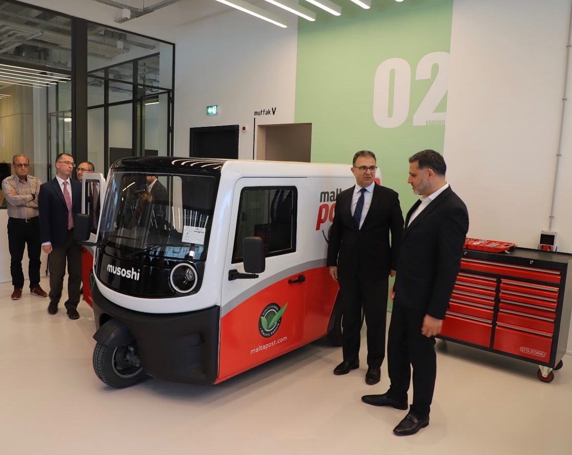 teknopark_ist's tweet photo. Genel Müdürümüz @topcubilal , SGN Lojistik Yatırım şirketinin Türkiye’de tasarlanan ve üretilen elektrikli aracı MUSOSHI'nin AR-GE faaliyetlerini yürütmek üzere kampüsümüzde açtığı yeni ofisin açılış etkinliğine katıldı ve bilgi aldı.
#MUSOSHI
#Teknoparkİstanbul https://t.co/8p2yP724h6