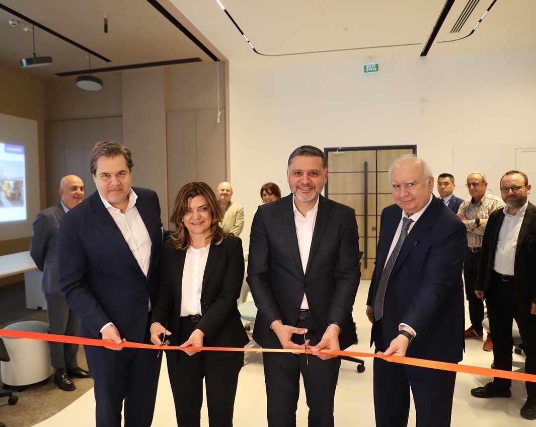 teknopark_ist's tweet photo. Genel Müdürümüz @topcubilal , SGN Lojistik Yatırım şirketinin Türkiye’de tasarlanan ve üretilen elektrikli aracı MUSOSHI'nin AR-GE faaliyetlerini yürütmek üzere kampüsümüzde açtığı yeni ofisin açılış etkinliğine katıldı ve bilgi aldı.
#MUSOSHI
#Teknoparkİstanbul https://t.co/8p2yP724h6