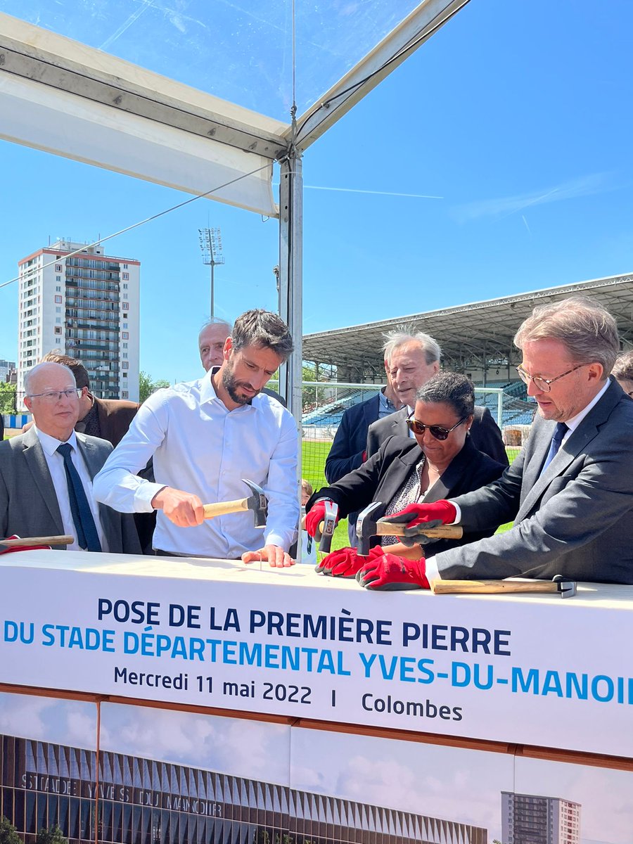 TonyEstanguet's tweet photo. 100 ans après les Jeux de 1924, le stade Yves du Manoir va renouer avec l’olympisme et accueillir le hockey sur gazon lors de #Paris2024 

Aujourd'hui, nous poursuivons l'histoire d'un lieu iconique avec la pose de cette première pierre !
Merci à tous pour votre implication. https://t.co/bLqQfgRLII