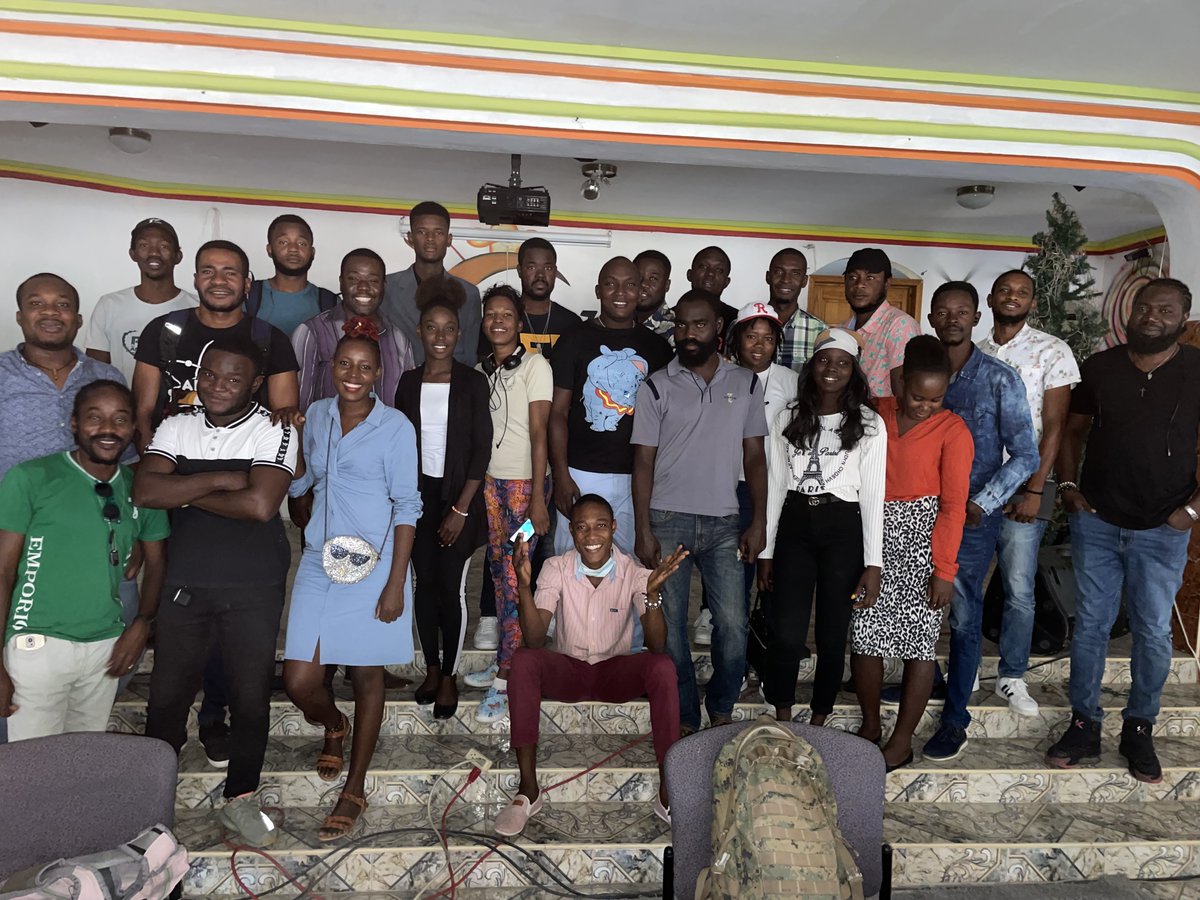 When it became clear that the collaborative project between HOT and the COSMHANNE community organization in Haiti would need a technical #OpenStreetMap training component in French, the <a href="/OSM_CD/">OpenStreetMap RDC</a> community stepped in. hotosm.org/updates/drc-x-…