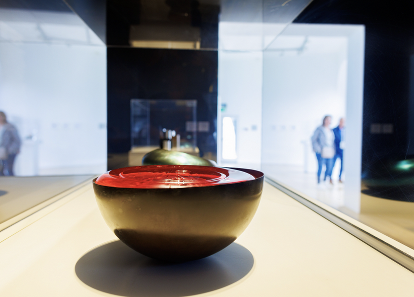 DCCIreland's tweet photo. 'Red Ripple Bowl'

This beautiful collaborative piece combining copper and clear glass by Adi Toch and Edmond Byrne is on show in the What Colour is Metal? exhibition in the National Design &amp; Craft Gallery.

#WhatColourisMetal

https://t.co/7s4h1OwKe0 https://t.co/gjoznqklfz