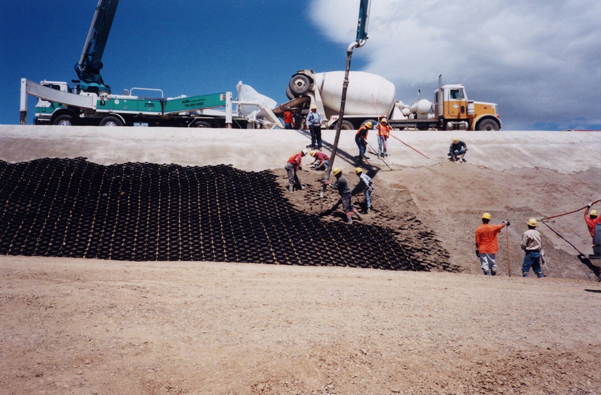 prestogeo's tweet photo. May 31 is Dam Safety Awareness Day. 📅
This week's featured case study looks at the Mud Lake Dam rehabilitation project in Gardnerville, NV. >>
Read the case study >> https://t.co/h2jy17euqU
#dams #damsafetyawarenessday #damsafety #geocell #geocells https://t.co/iVtCsGrqsl