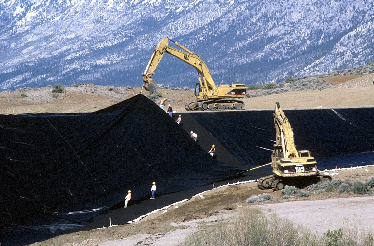 prestogeo's tweet photo. May 31 is Dam Safety Awareness Day. 📅
This week's featured case study looks at the Mud Lake Dam rehabilitation project in Gardnerville, NV. >>
Read the case study >> https://t.co/h2jy17euqU
#dams #damsafetyawarenessday #damsafety #geocell #geocells https://t.co/iVtCsGrqsl