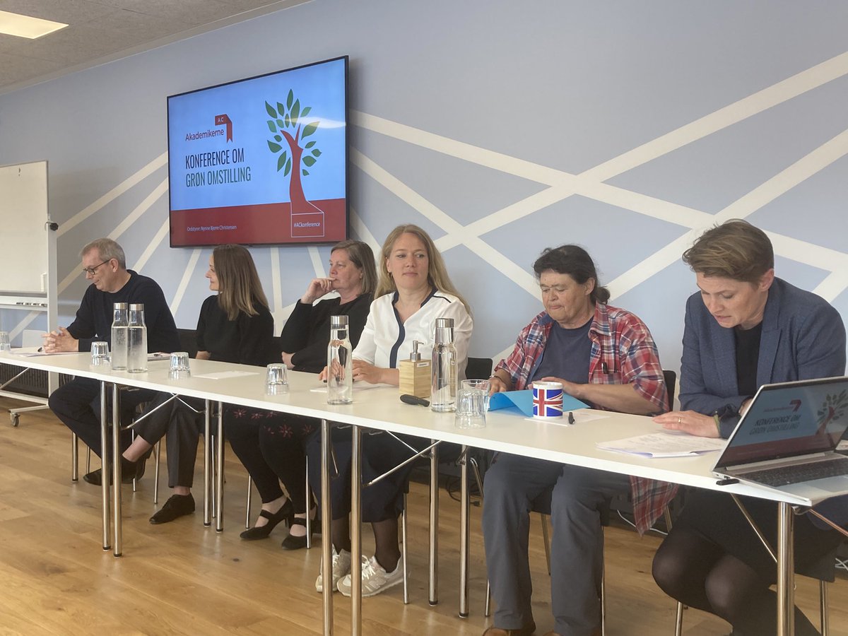 MunkRyom's tweet photo. #ACkonference -spændende politisk debat om deleordninger, dvs. mulighed for, at små virksomheder kan gå sammen og deles om at bruge grønne akademiker kompetencer #grønomstilling #dkpol https://t.co/jKDU0RRgCR