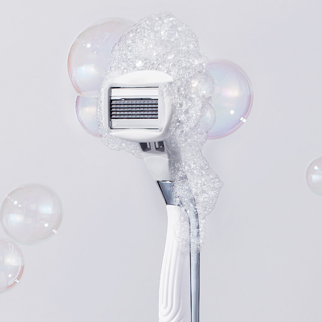meetflamingo's tweet photo. Meet Polished Chrome—think razor, but luxury.

The details:
💎 Pleasantly weighted
💎 Finished with a no-slip grip
💎 Gorgeous in your shower
💎 Personalized engraving options

It’s the same razor you know and love, elevated. Check it out at https://t.co/hLl9IGL7Ix https://t.co/aZe2MIUQXN