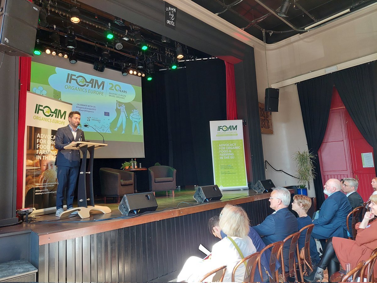 @EduardoCuoco, Director @OrganicsEurope opens #OrganicsEurope20 celebration in presence of European #organic supply chain
#OrganicFarmers 🧑‍🌾
#OrganicProcessors 🍪
#OrganicRetailers 🛒
#OrganicCertifiers ✔️
Researchers & more 🥼
Celebrating the European #OrganicMovement 💚🥳🎉