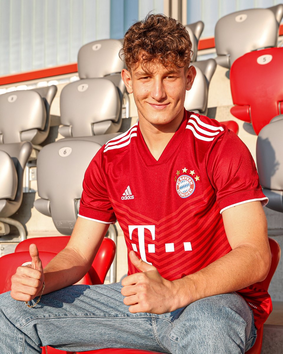 iMiaSanMia_en's tweet photo. Bayern have signed 16-year old Italy U17 striker Manuel Pisano from Juventus for the youth teams [fcb] https://t.co/qvshi2lKju