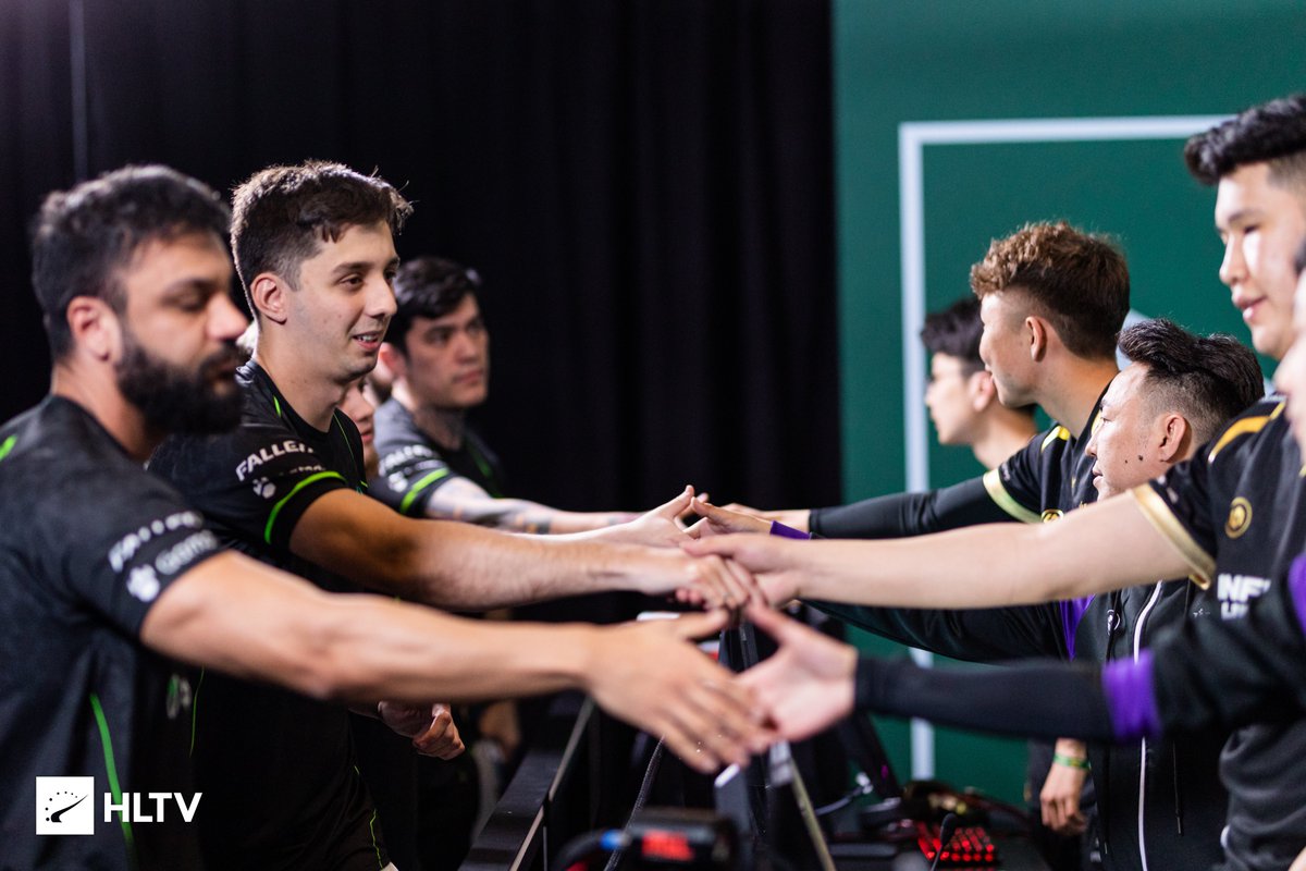 HLTVorg's tweet photo. One more for the Legends spot

#PGLMajor https://t.co/FUehk6J2AZ