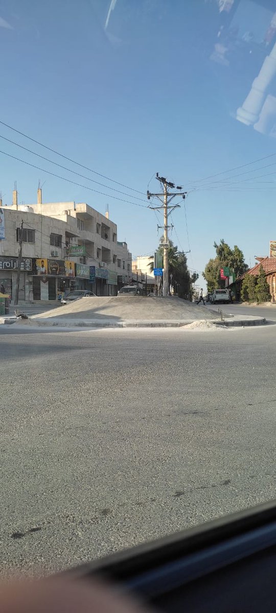 ALMafraq1's tweet photo. بداية تأسيس دوار جرش في مدينة #المفرق
تصميم الدوار ب��جم كبير مقابل مساحة صغيرة
أمر سلبي https://t.co/pLJb5rnZgd