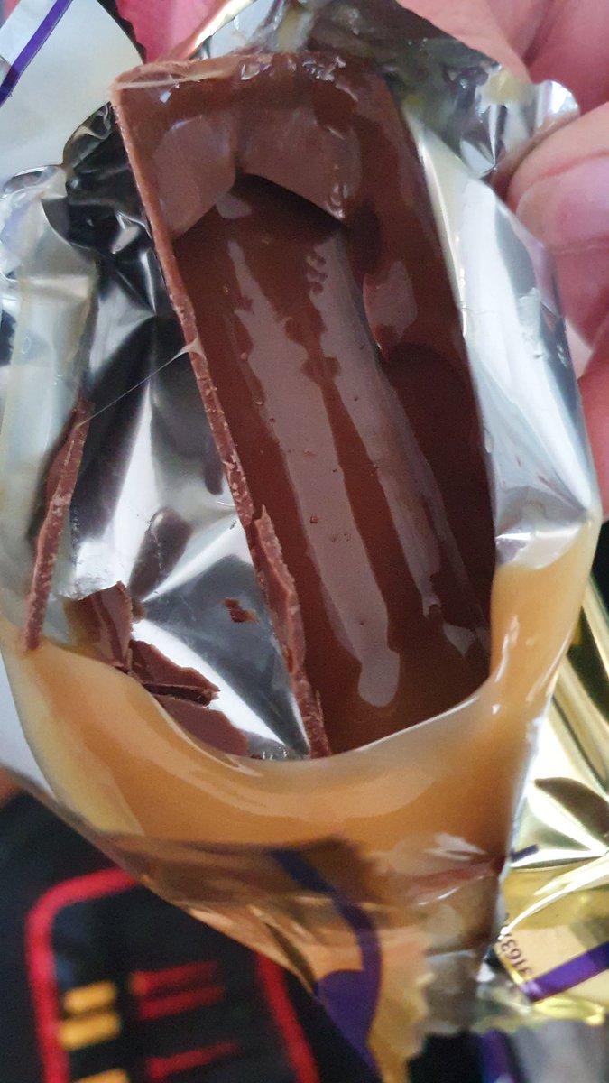 johnlbw's tweet photo. @CadburyUK Not wanting to shout about this too loud. But 2 Wispa Gold bars in the same pack. #nogold https://t.co/HvqtUOb1UL