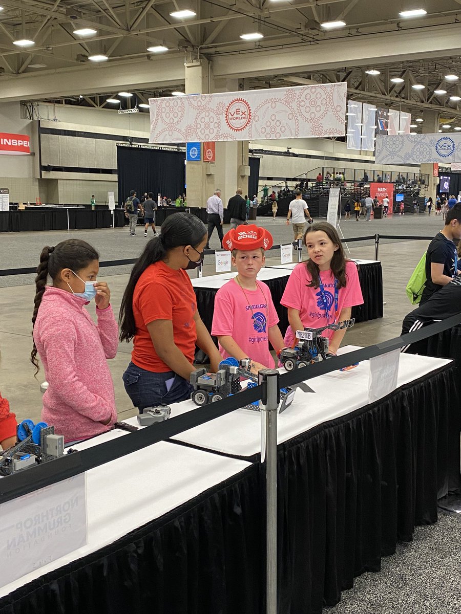 IndyESSTEM's tweet photo. The Rocket teams have completed their practice matches. 5th graders are adjusting their programming. Things run differently in Texas. Go Indy!!! @lausdLDE @Jackie4LAkids @SouthGateCoS #LAUSDMagnets https://t.co/hruPcD0G0o