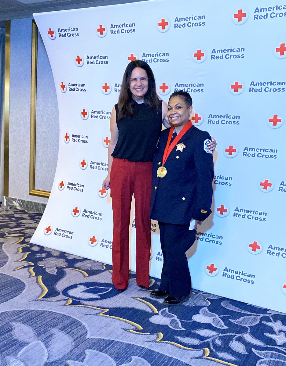 RedCrossIL's tweet photo. Congratulations to Officer Jennifer Maddox of Chicago - the 2022 Law Enforcement Hero! #RedCrossHeroes @MotoSolutions @Chicago_Police @FutureTies https://t.co/ZVTcue3hCH