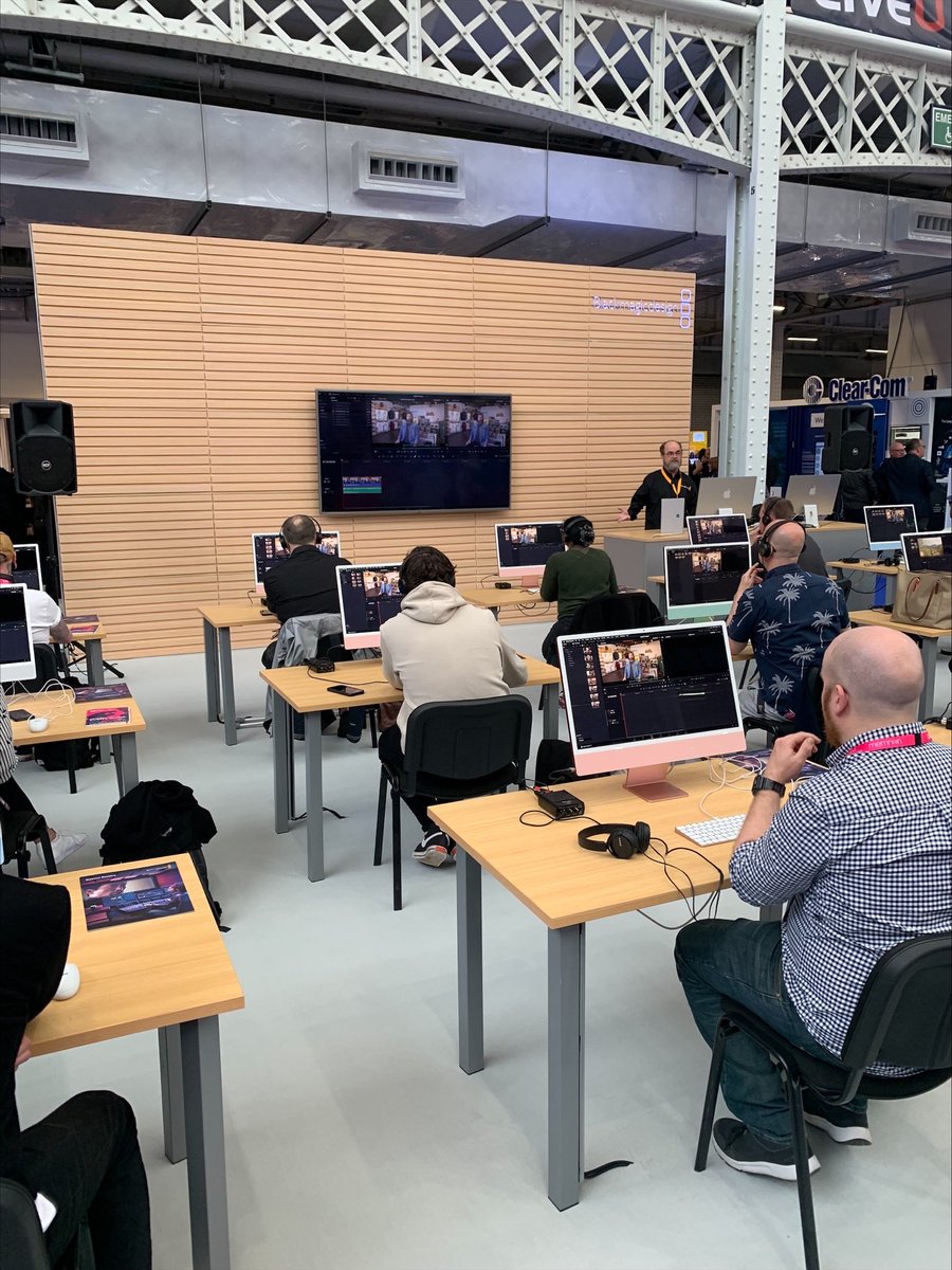 Visual_ImpactUK's tweet image. The Media Production &amp;amp; Technology Show is back! 
The @Visual_ImpactUK team have had a great time so far checking out the new innovations.
-
@mediaprodshow #MPTS2022 #panasonic #blackmagicdesign #fiilex #camgear #kinoflo #sony #aputurelighting #canon #jvc #atomos #tvlogic