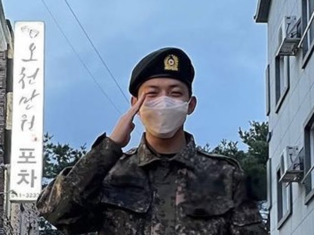 우리 이 사람들이 지켜주는 나라에서 사는중