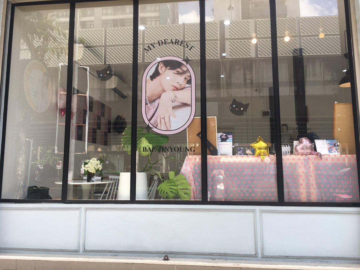 jajafuckyou's tweet photo. วันนี้ได้มาหาน้องแพเลี้ยวววชอบบรรยากาศร้านมากๆเลยค่ะจัดร้านน่ารักมากๆ���ลยฮือออใจเจ้บ😭💗💗💗💗

 #MYDEARESTBJY2022 https://t.co/5nGUk8Yfe3