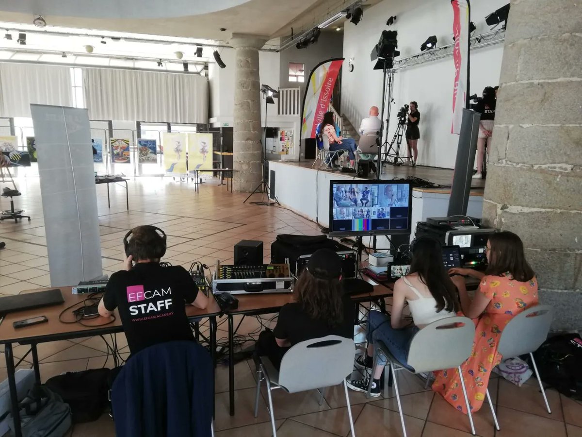 EFCAM_France's tweet photo. 🎥 Réalisation d'un plateau TV par nos 1ère année dans le cadre du Festival plein la bobine à Issoire https://t.co/tX0az8nOzo
