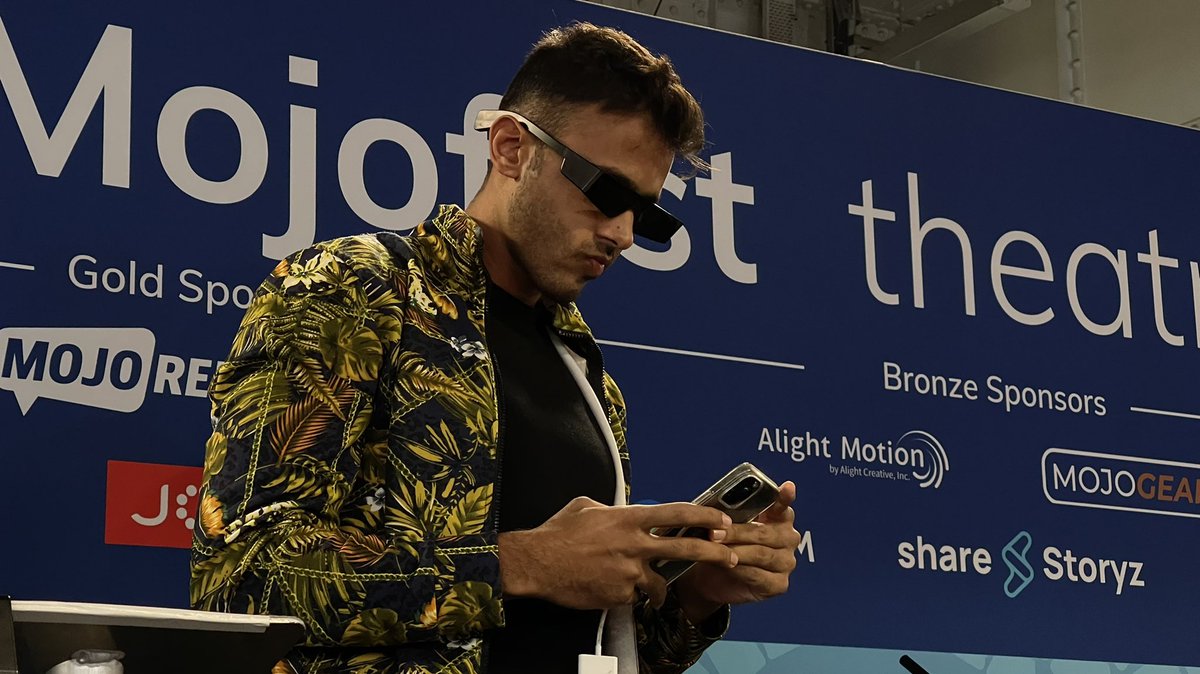 Fantastic and inspiring presentation from <a href="/YusufOmarSA/">Yusuf Omar 🎥📱</a> <a href="/snap_sumaiya/">Sumaiya Omar</a> <a href="/CharMaher/">Charlotte Maher</a> <a href="/biancaborissova/">Bianca</a> from <a href="/weareseen_/">We Are Seen</a>  who have trained over 20,000 citizen reporters to tell their own stories using smartphones and AI filters. #mojofest