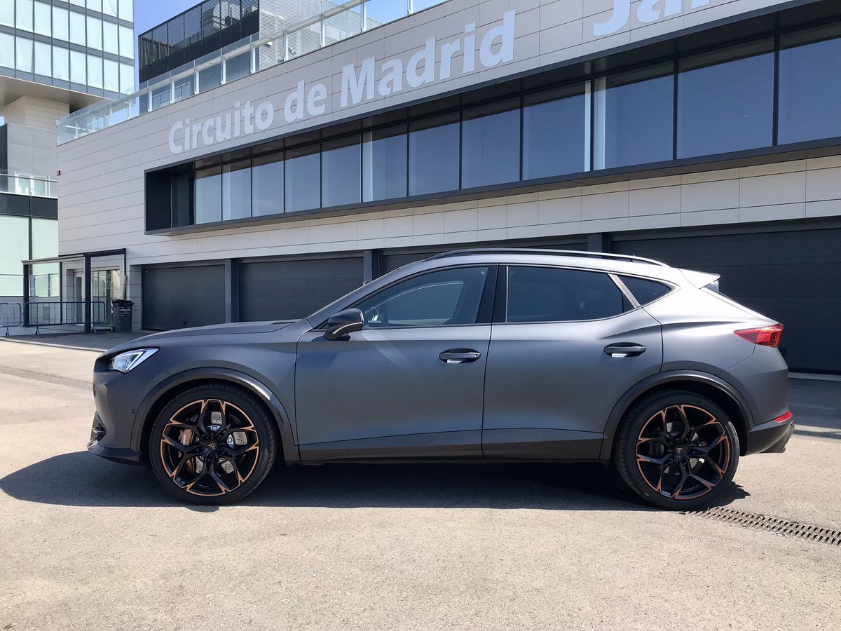 automotorcope's tweet photo. Hoy he probado el #FormentorVZ5 el #CUPRA más potente y deportivo con casi 400 cv de potencia #gasolina #DSG #4DRIVE llantas 20 pulgadas frenos #Akebono seis pistones asientos #CupBucket #CUPRAFormentorVZ5 edición limitada a 7.000 unidades #novedades #coches #SUVCoupe #Motor https://t.co/8AznW16Plp