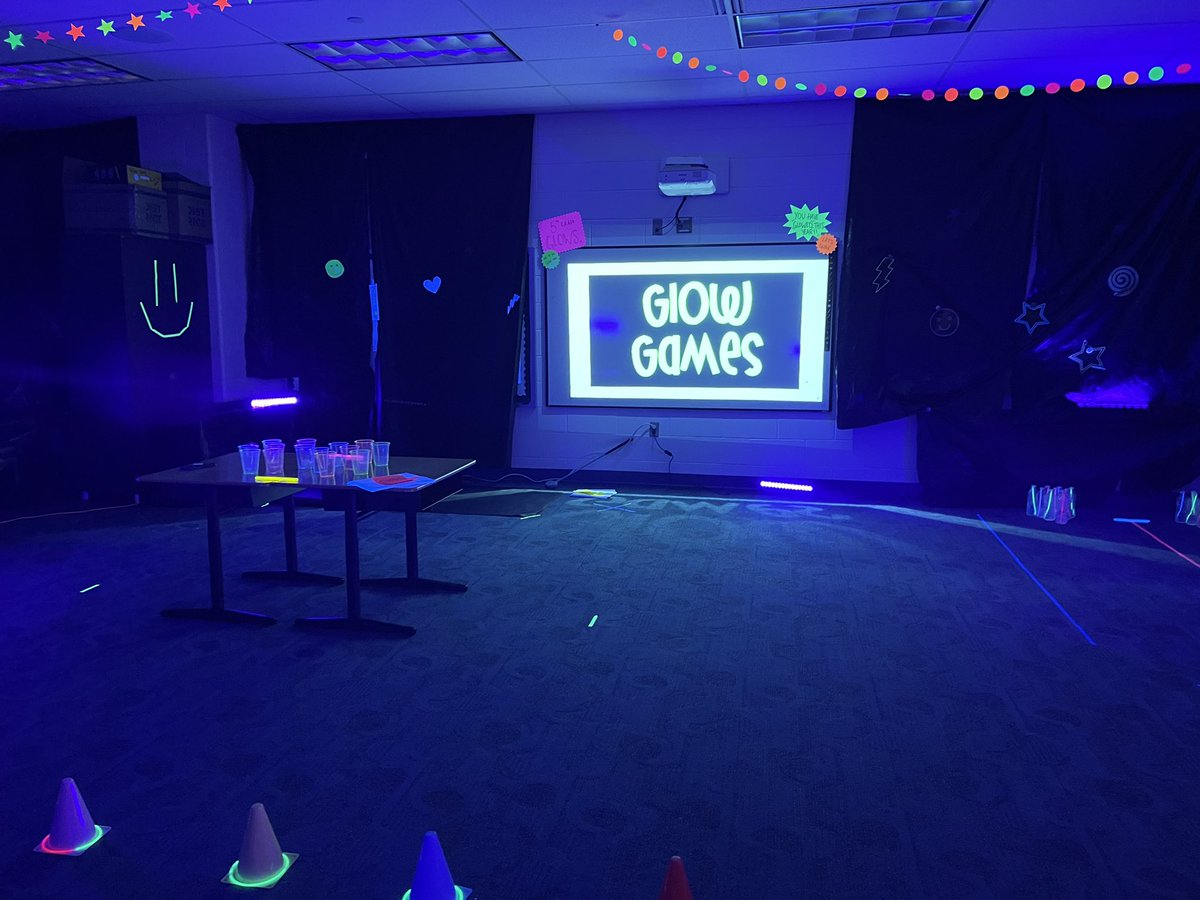 MsMitchell04's tweet photo. Fifth grade is reviewing for the end of the year with a glowing room transformation! @WYEPrincipal @TSCSuper #tscschools https://t.co/hxmh53SntX