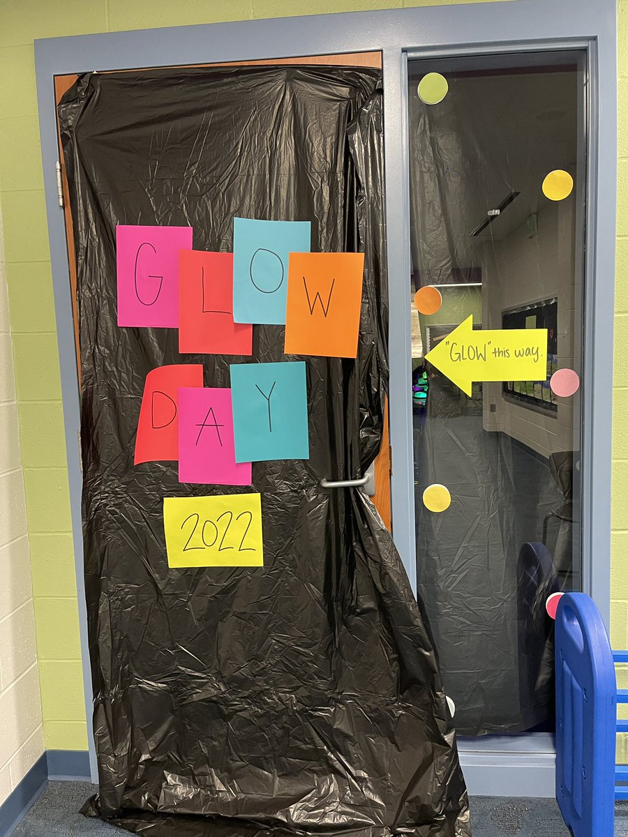 MsMitchell04's tweet photo. Fifth grade is reviewing for the end of the year with a glowing room transformation! @WYEPrincipal @TSCSuper #tscschools https://t.co/hxmh53SntX