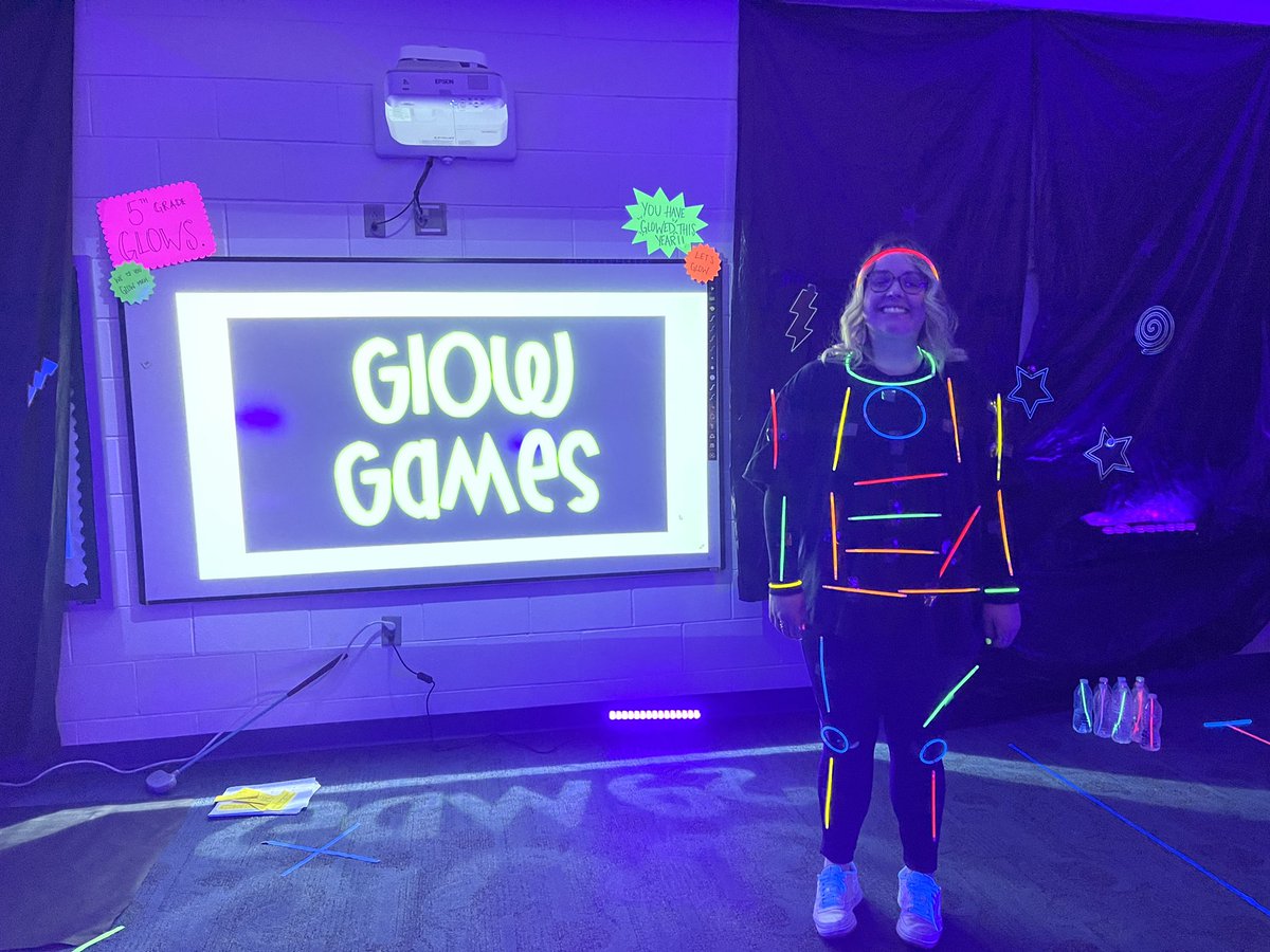 MsMitchell04's tweet photo. Fifth grade is reviewing for the end of the year with a glowing room transformation! @WYEPrincipal @TSCSuper #tscschools https://t.co/hxmh53SntX