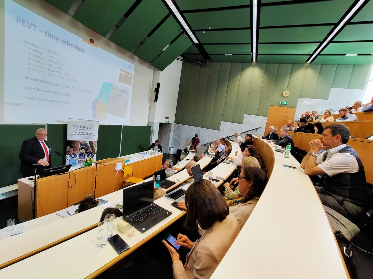 psc_e's tweet photo. Practitioners involvement is key in @BroadWay - Uwe Kippnich, coordinator of the Practitioner Evaluation Team (PEVT) is detailing more about the process #PEVT has gone through as the #BroadWay PCP project evolves

#PSCEConference #PSCESalzburg #broadband #mobilecomms https://t.co/1jmZbempO9