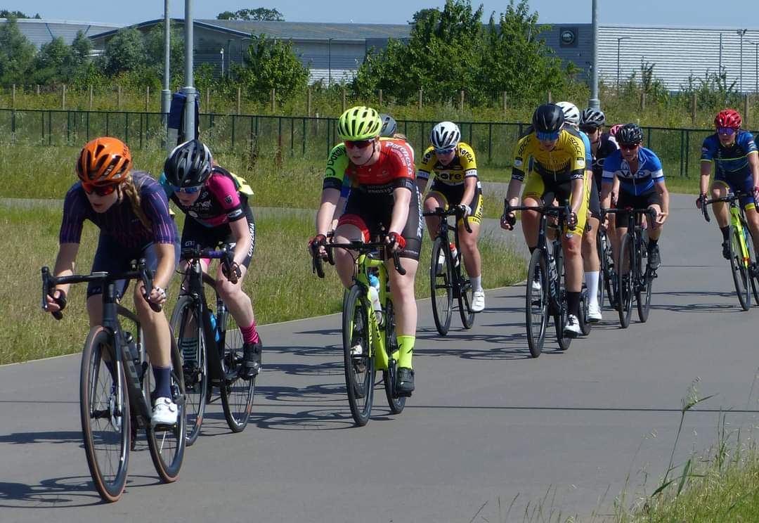 Ken Wright Memorial Circuit Races Incorporating The Eastern Region Circuit Championships at Colchester Northern Gateway on Sunday 29th May. Enter at britishcycling.org.uk/events/details…
#WeAreVCR #KenWrightMemorial #CircuitRacing #NGW  
Photos courtesy of Fergus Muir