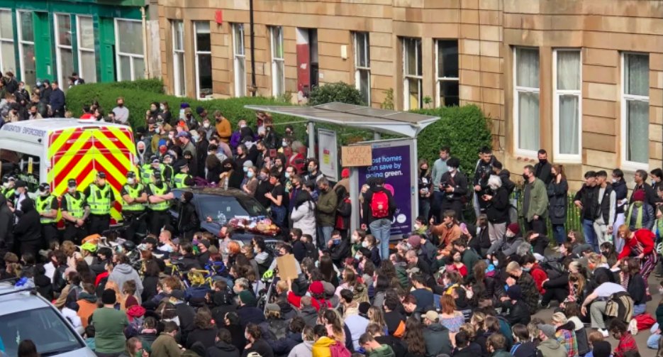 Govanhill Baths (@govanhillbaths) on Twitter photo The Festival of Resistance continues today with a banner making session with <a href="/PDA_Glasgow/">Pollokshields Development Agency</a> from 4:30-6pm in The Bowling Green, #Pollokshields. Decorate the bus stop which became a focal point in last year's historic action.
Full event programme here ➡️ ow.ly/ZENw50J4iSh The Festival of Resistance continues today with a banner making session with <a href="/PDA_Glasgow/">Pollokshields Development Agency</a> from 4:30-6pm in The Bowling Green, #Pollokshields. Decorate the bus stop which became a focal point in last year's historic action.
Full event programme here ➡️ ow.ly/ZENw50J4iSh