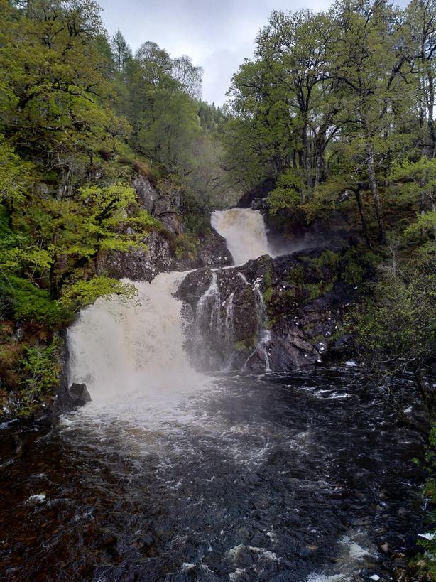 18_TheWall's tweet photo. Gestern Hogwarts Express, heute chia-aig Waterfall und Witches Pool #schottland https://t.co/fwpvjEwomt