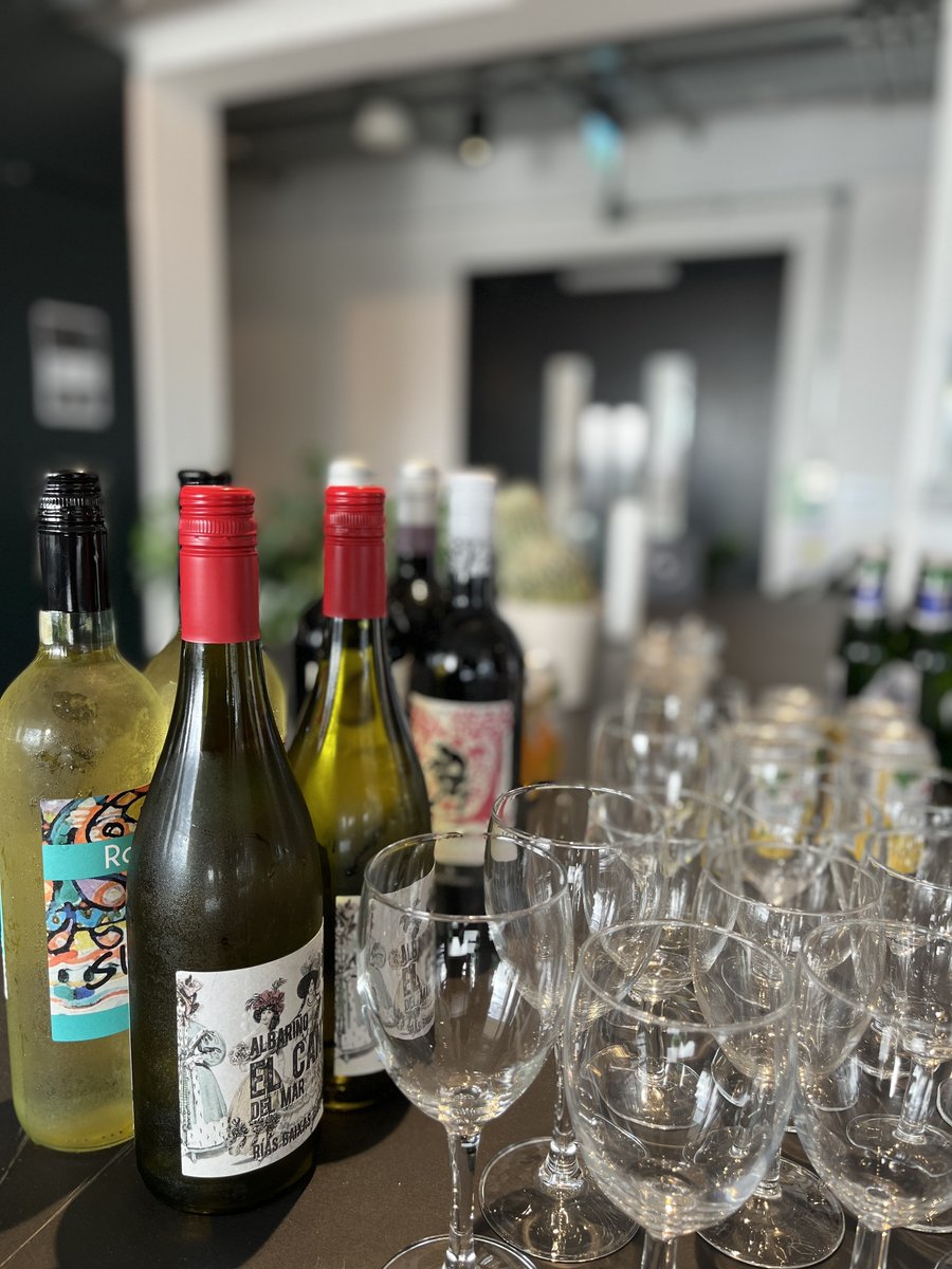 WayraUK's tweet photo. 🍻 Sometimes you just need a drink or two with your best friends!
A throwback to our Wayriase social last week 🍕
🤑Together with our in-house fundraiser @Mountside_V, we've started #Wayraise last year to offer our portfolio better support throughout their #fundraising journeys. https://t.co/aVowTuR1dM