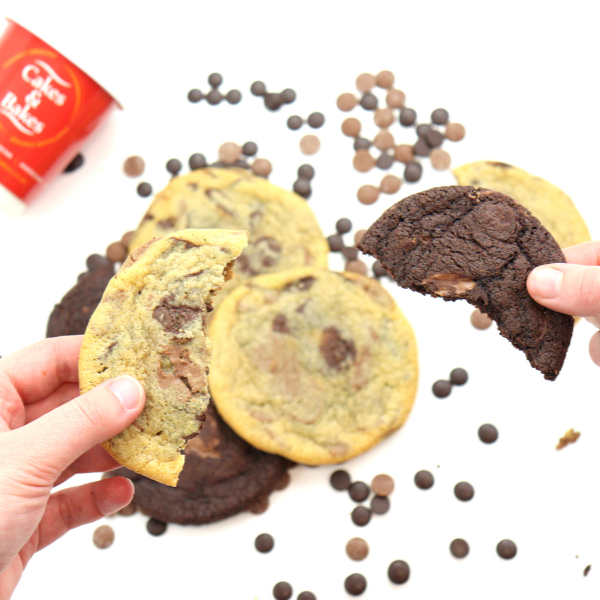cakeandbakesuk's tweet photo. A break with a Choco chip is what you need!🍪 #cookie #baker #baking #influencers #foodie #london #londonfood #cake #cakesinlondon #cookielove #promote #chocochipcookie https://t.co/qIf55SVjAd