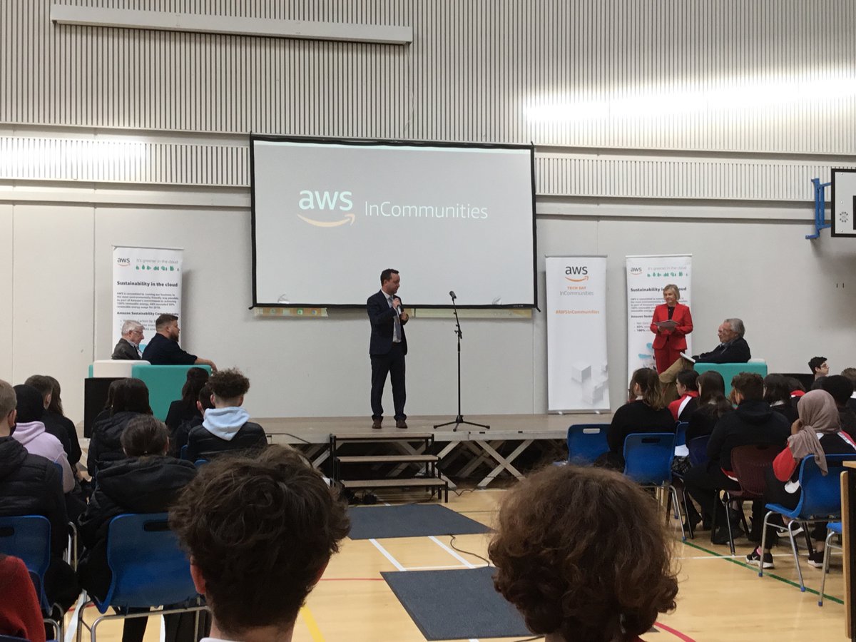 tulchann's tweet photo. Tús spleodrach curtha leis an #ComhráCliste #AWSincommunities #inbhuanaitheacht anseo @LuttCC @tulchann https://t.co/7bbczEKskR