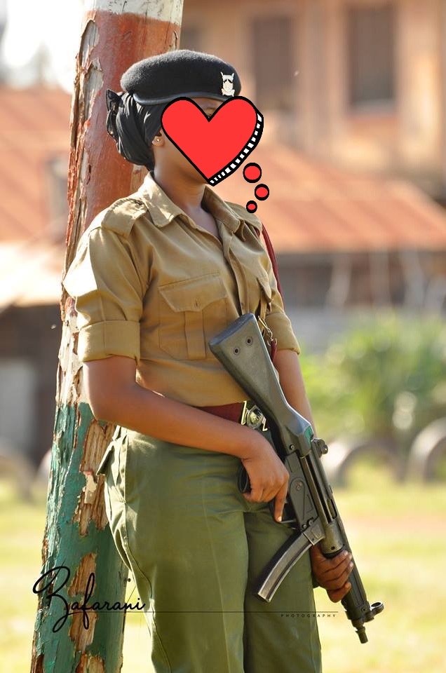 2ei_flash's tweet photo. Kenya police woman vs Ugandan omupolisi #KenyaVsUganda https://t.co/NnLa5a1r1f