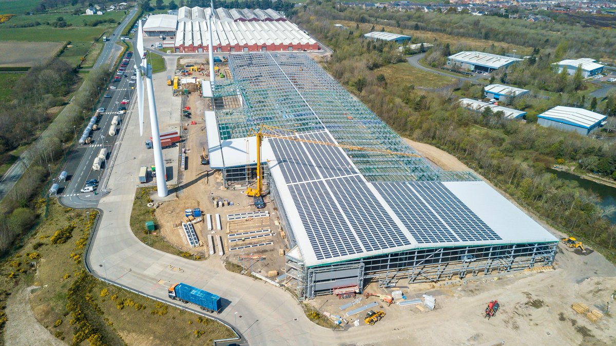 VenueInsight's tweet photo. Sustainable pioneer Lanchester Group announces new state of the art, self-powered bottling facility 

Development of the UK’s newest wine bottling facility @GreencroftBott is well underway in County Durham, constructed with sustainability front of mind

👉https://t.co/ggKz3K6R3X https://t.co/foFqf3aMAp