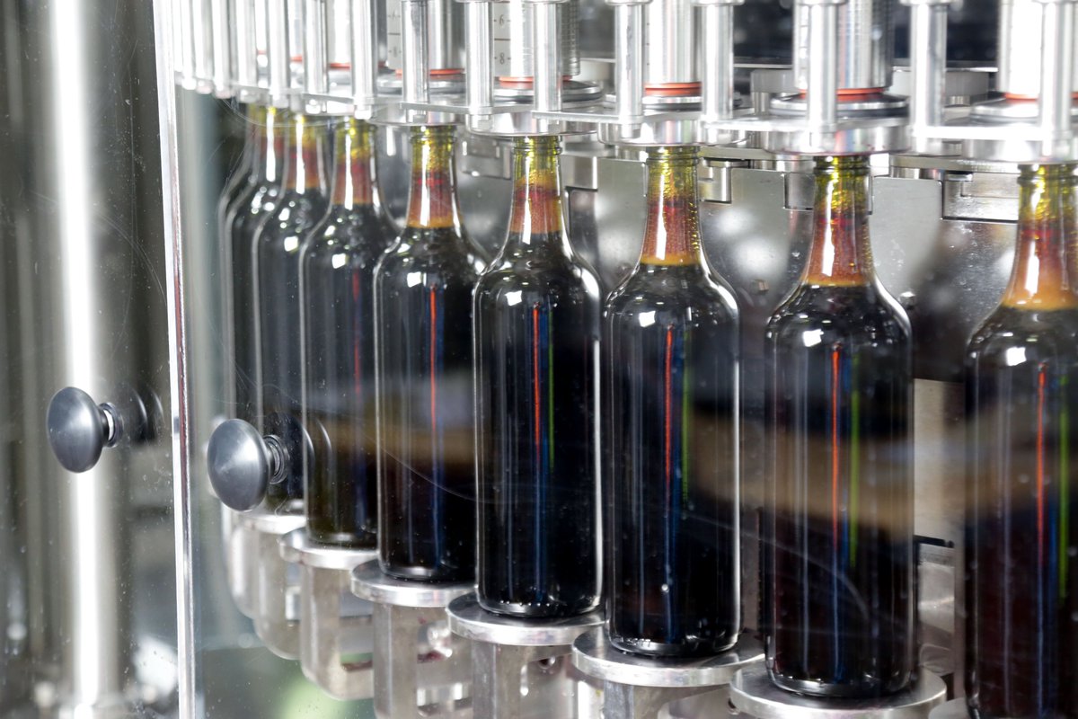VenueInsight's tweet photo. Sustainable pioneer Lanchester Group announces new state of the art, self-powered bottling facility 

Development of the UK’s newest wine bottling facility @GreencroftBott is well underway in County Durham, constructed with sustainability front of mind

👉https://t.co/ggKz3K6R3X https://t.co/foFqf3aMAp