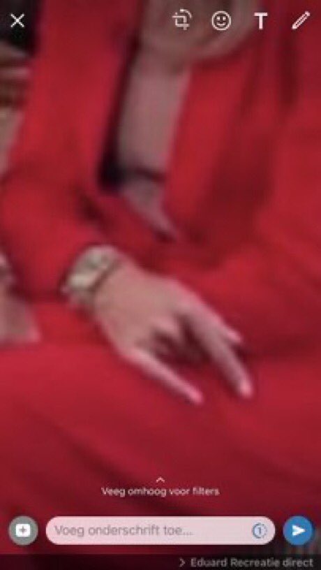 doubleDutchquak's tweet photo. Queen Maxima of The Netherlands signing the devils horns during an interview with a young child https://t.co/m8wPhc27NJ