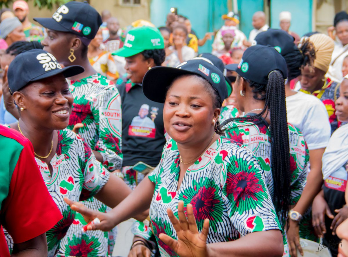 HonOloweolasupo's tweet image. A big appreciation to our wonderful women of Agboyi Ketu, thanks for your support. Thanks for supporting this movement #SP2023 #Vision2023 #NewVision #APC 
Together we shall achieve greatness.